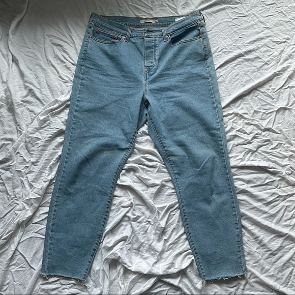 NWOT Levi's Wedgie Skinny Jeans Light Wash 16W Raw Hem - Picture 3 of 13
